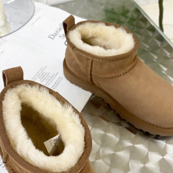 UGG Classic Mini Boots - Picture 3 of 4